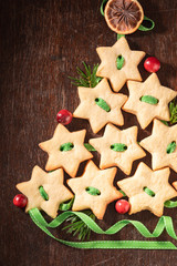 Fototapeta na wymiar Gorgeous butter cookie chain as Christmas decoration