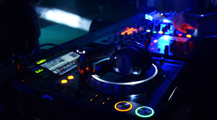 dj mixing music