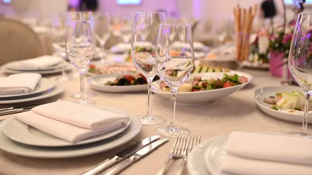 Banquet decorated table, with cutlery. Wedding decor in the banquet hall.