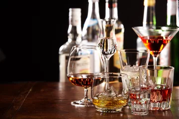 Foto auf Alu-Dibond Large assortment of different cocktails in glasses © exclusive-design