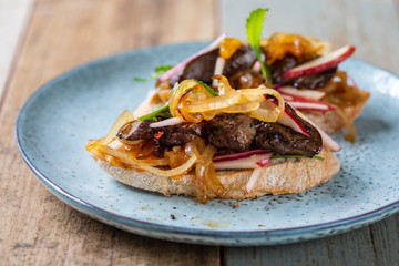 Chicken liver with apple, onion and mango chutney on toast