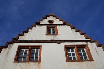 Fototapeta na wymiar Renaissance-Fassade in Maikammer in der Südlichen Weinstrasse
