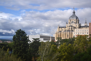 Fototapeta na wymiar Cathedral Santa Maria la Real de la Almudena