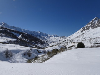Fototapeta na wymiar Snow montains Asturias