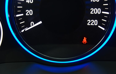 Naklejka premium seatbelt red light warning sign showing on the dashboard of a car