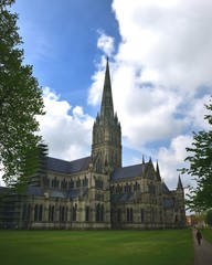 Tourists on the way to the cathedral