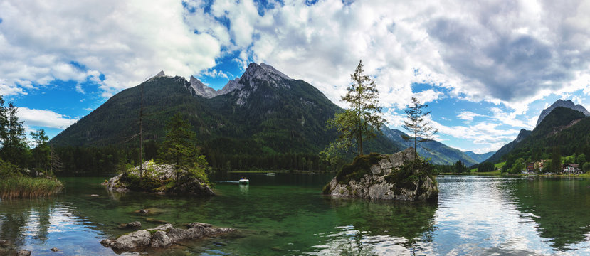 Zwei kleine Inselns mit sch&ouml;nen Blick auf die Sch&auml;rtenspitze