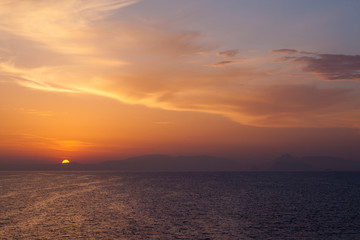 Sonnenaufgang ueber dem Tyrrhenischen Meer