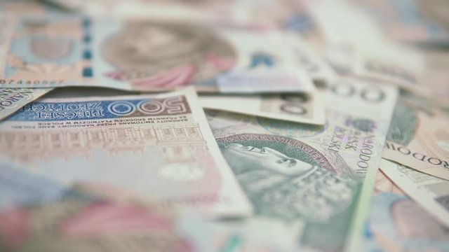 Track: focusing on polish 500 zloty banknotes