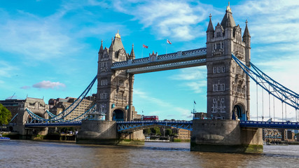 Fototapeta na wymiar tower bridge from the south bank of the thames river, london
