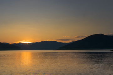 Obraz premium sunset on lake