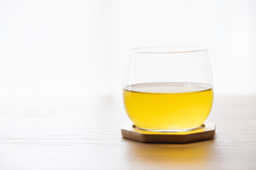 グラスとお茶