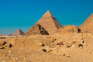 Middle pyramid at Giza Khefren 