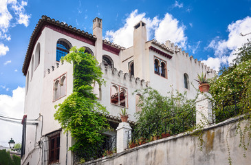Fototapeta na wymiar palace in albaicin, granada, view of old house in albaicin, the arab quarter in granada. spain