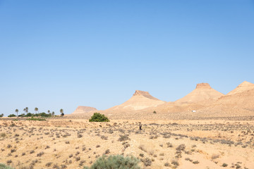Fototapeta na wymiar Montagnes et désert à Tataouine, Tunisie