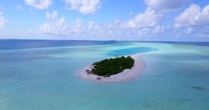 oblong shaped islet in maldives