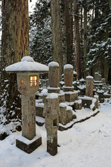 雪の高野山奥の院