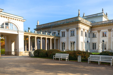 Obraz premium Palace on the Isle, Baths Palace, classicist palace in Warsaw Royal Baths Park, Warsaw, Poland