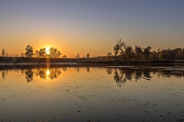 Obraz premium Reflections at the sunset