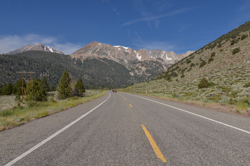 Fototapeta premium scenic view of Mountain Dana and western slopes of Sierra Nevada from Tioga Road (Lee Vining, Mono County, California)