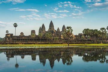 Fototapeta na wymiar Angkor Wat seen across the lake