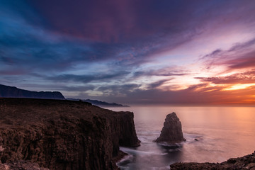 Roque del Farallón en la costa norte de Gran Canaria