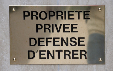 défense entrée
