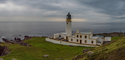 Fototapeta na wymiar Gairloch / Szkocja - 27 sierpień 2019: Rua Reidh Lighthouse wieczorem