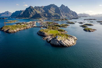 Papier Peint photo Reinefjorden Henningsvaer Lofoten is an archipelago in the county of Nordland, Norway.