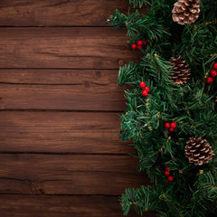 Bonias hojas de arbol de navidad sobre fondo con espacio para texto