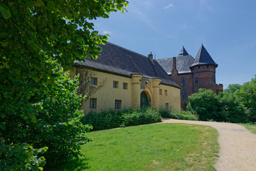 Fototapeta na wymiar Burg Linn mit Jagdschlösschen, Krefeld