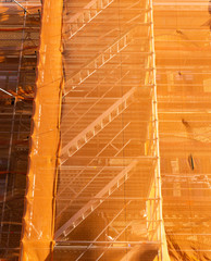 Echafaudage, façade, escalier, travaux, construction, filet, orange, protection, rénovation