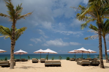 Fototapeta na wymiar Vietnam Phu Quoc Duong Dong Long Beach - beach place to relax with sun umbrellas