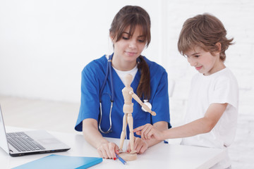 Doctor explain medicine to child