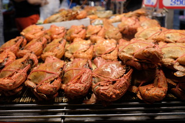 Steamed crabs placed on grill