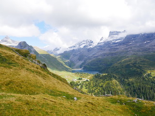 Fototapeta na wymiar Bei Melchsee-Frutt, Schweiz: Blick auf den Engstlensee