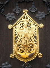 Kunstvoller Türklopfer am Frankfurter Rathaus auf dem Römer