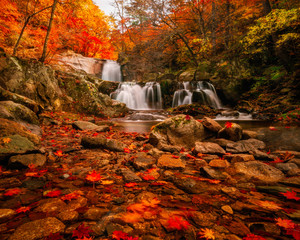 This beautiful waterfall named Edan waterfall in korean is located in Mt. Bantaesan, South Korea. This is my image from a hike on there at the middle of autumn 2019. 