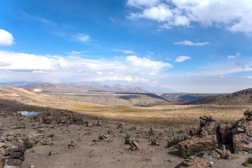 The Mirador de Los Andes (“Andes Lookout”), also known as the Patapampa Pass, is a breathtaking lookout point between Arequipa and Chivay (Peru)