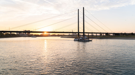 Fototapeta na wymiar Düsseldorf Brücke