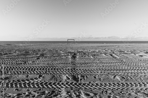 Douche Sur La Plage Noir Et Blanc Stock Photo And Royalty