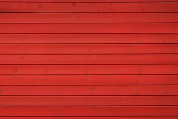 Fragment der Wand eines roten Holzhauses. Die Wand besteht aus neuen Brettern. Die Bretter sind horizontal angeordnet. Hintergrund. Textur. © Анатолий Еремин