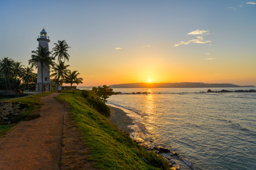 levée de soleil sur le phare de galle fort au Sri Lanka