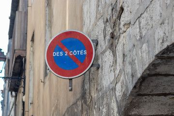 panneau d'interdiction de stationner des 2 côtés