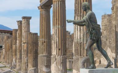 Ruins at Pompeii, ancient roman city 