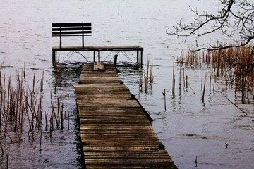 pomost na jeziorze © novak98