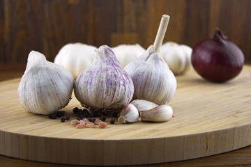 Knoblauch, Zwibel und Pfeffer