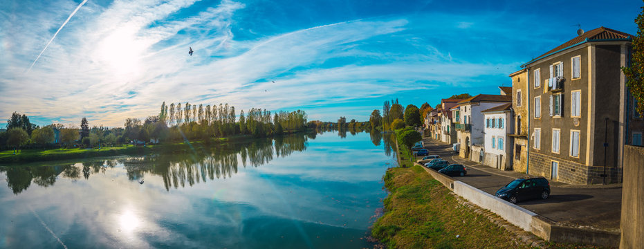 Peyrehorade, Landes / France &raquo;; October 25, 2019: Panoramic river full of lots of water in the municipality of Landes de Peyrehorade