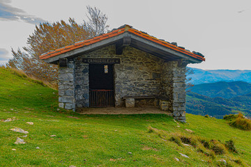 Fototapeta premium Ermita de la subida a Ernio