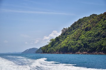 Obraz premium Island, Ocean views near Phuket Thailand with Blues, Turquoise and Greens oceans, mountains, boats, caves, trees resort island of phuket Thailand. Including Phi Phi, Ko Rang Yai, Ko Li Pe and other is